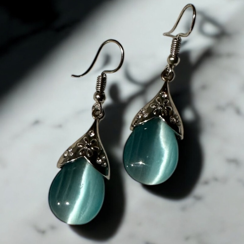 SOLD Blue Cat’s Eye Look & Silver Tone Dangle Boho Spirtual Earrings